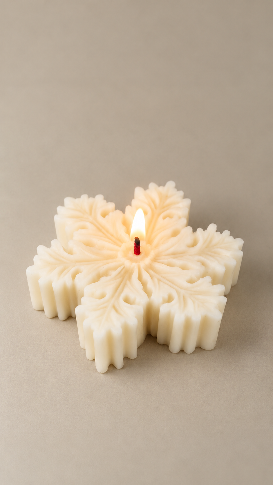 Snowflake Candle – Kar Tanesi Tasarımlı Dekoratif Mum