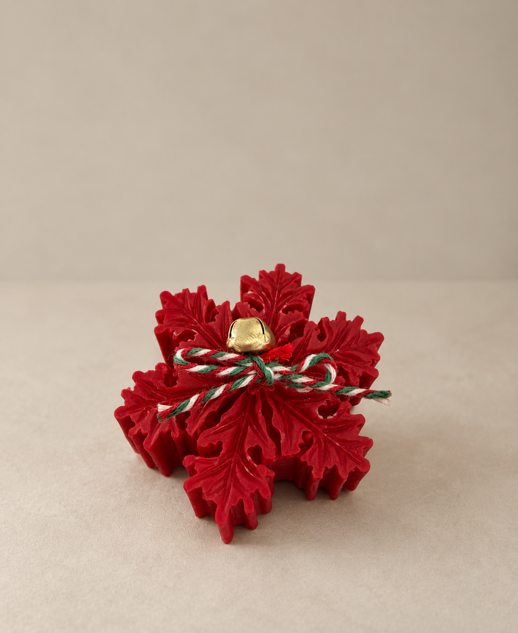 Snowflake Candle – Kar Tanesi Tasarımlı Dekoratif Mum